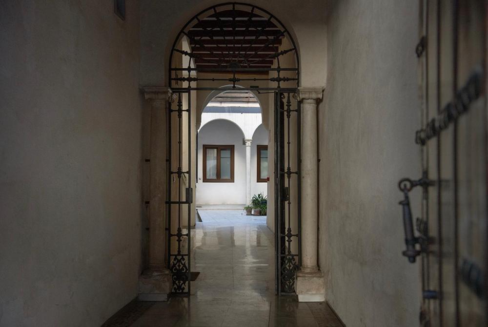 סביליה Casa Palacio Bustos Tavera מראה חיצוני תמונה